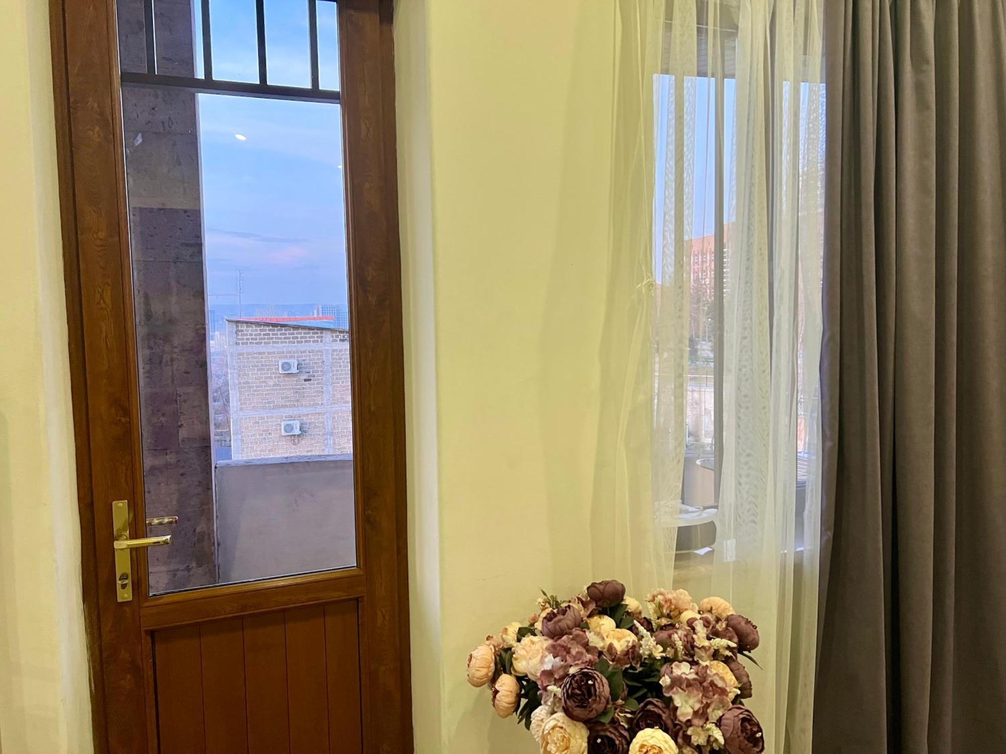 Family Hotel Erivan Dış mekan fotoğraf
