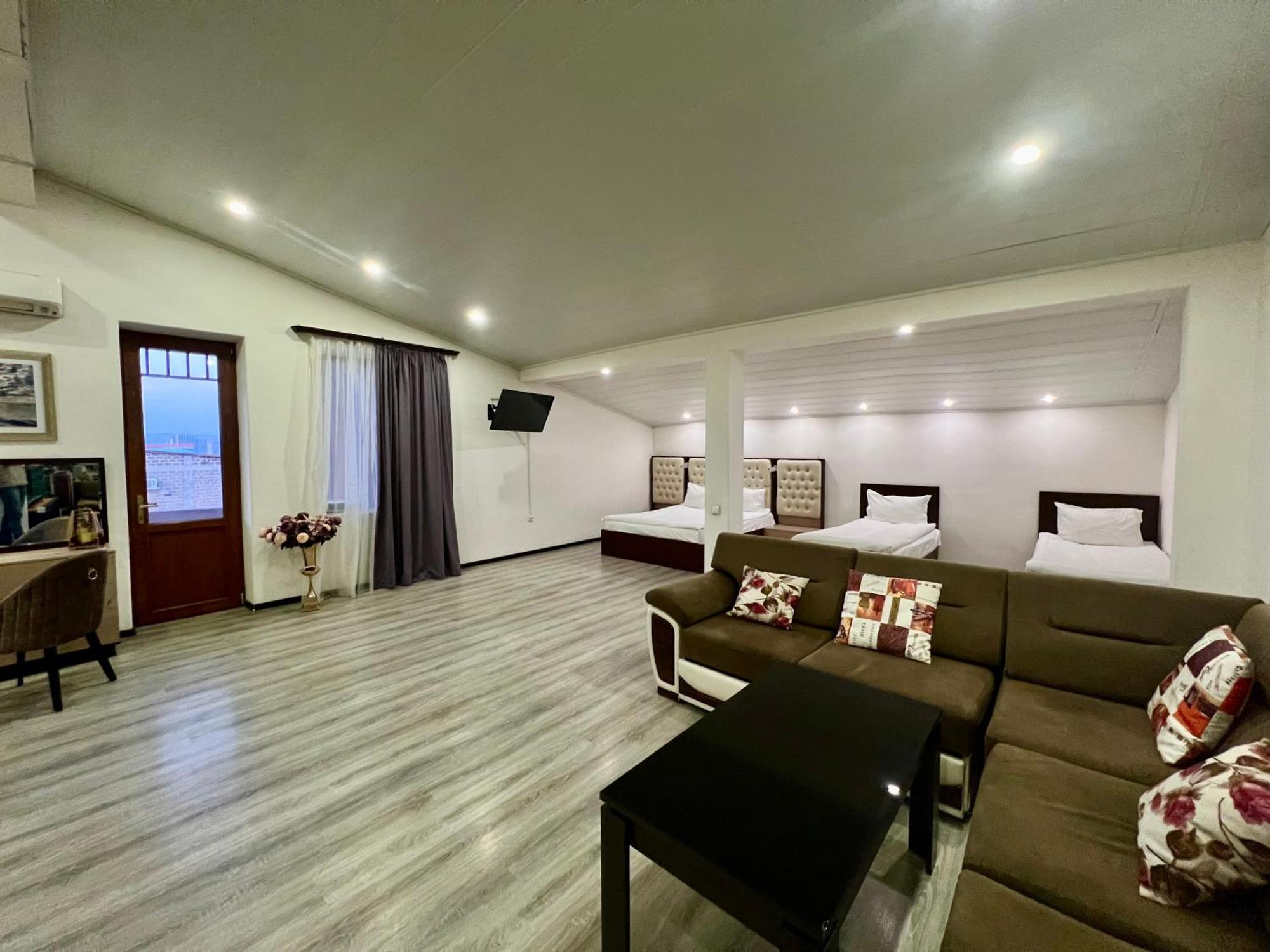 Family Hotel Erivan Dış mekan fotoğraf