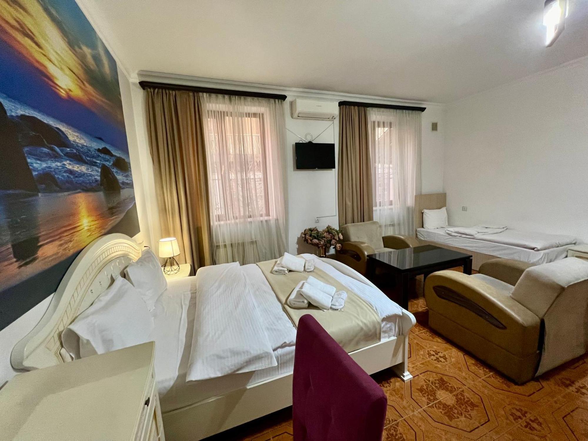 Family Hotel Erivan Dış mekan fotoğraf