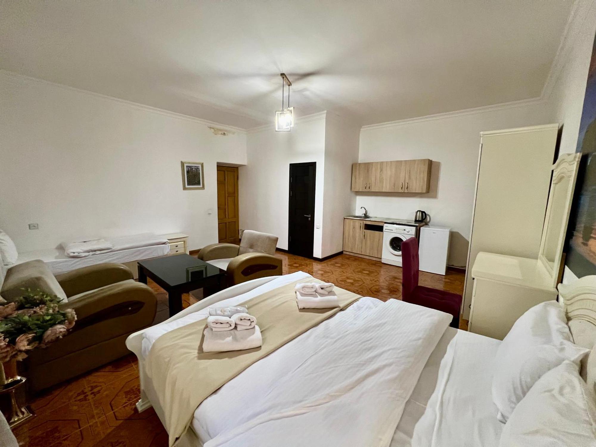 Family Hotel Erivan Dış mekan fotoğraf